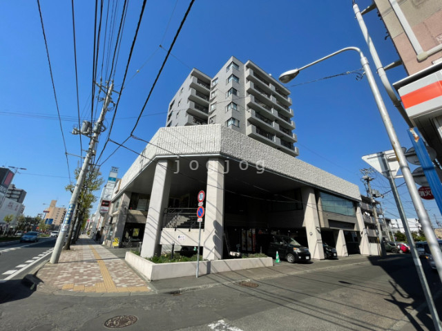 札幌市豊平区平岸三条のマンションの建物外観