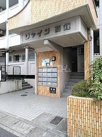 【名古屋市名東区大針のマンションのエントランス】