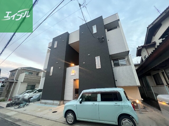 【鳥栖市桜町のアパートの建物外観】