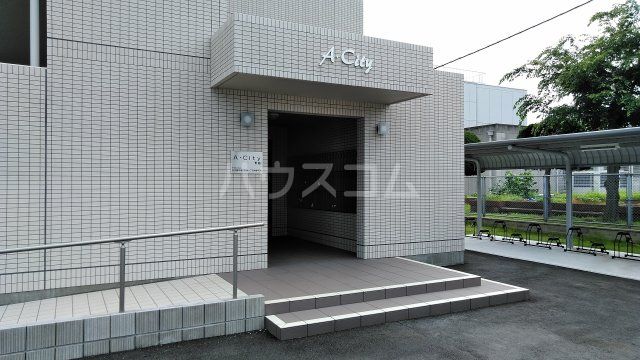 【名古屋市港区野跡のマンションのエントランス】