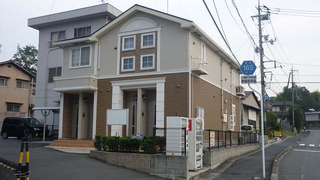 【都窪郡早島町早島のアパートの建物外観】