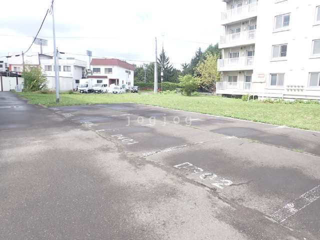 【ヴィラナリー旭川　Ｃ棟の駐車場】