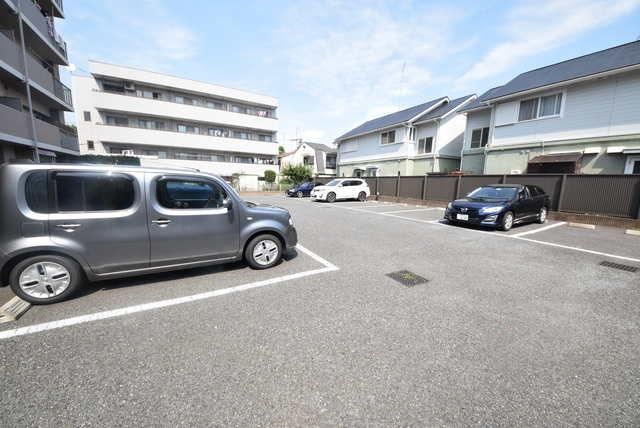 【町田市旭町のマンションの駐車場】