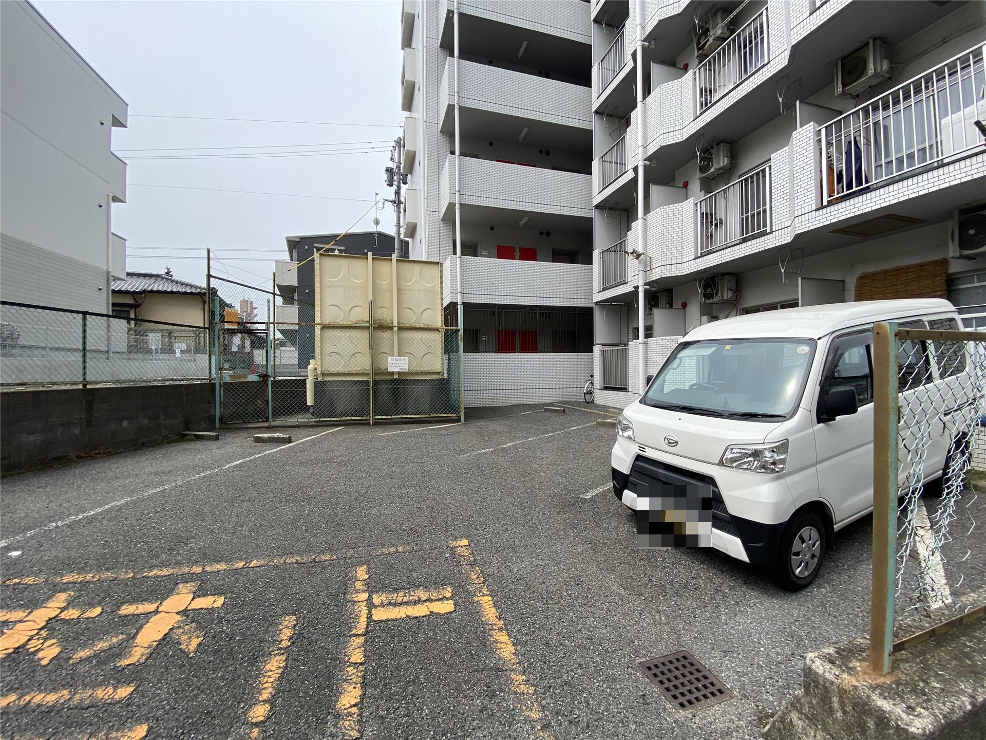 【シンコー北九大前スカイマンションの駐車場】