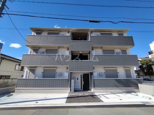 ファミール駅西の建物外観