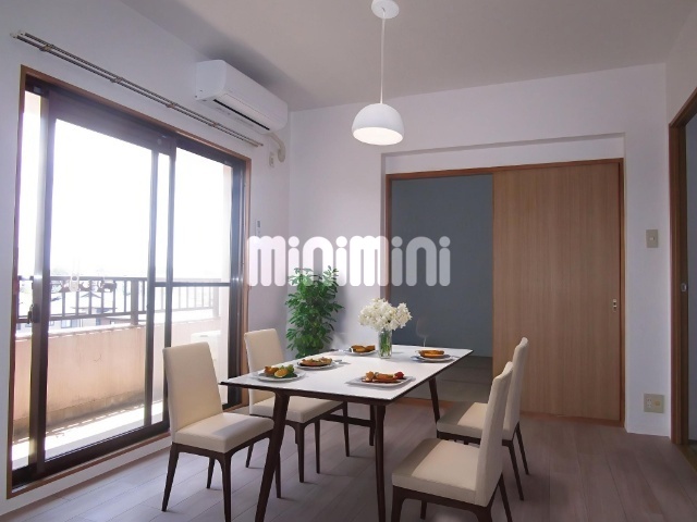 居室・リビング　『本画像はＣＧで作成しており、実際に家具等は置かれておりませ