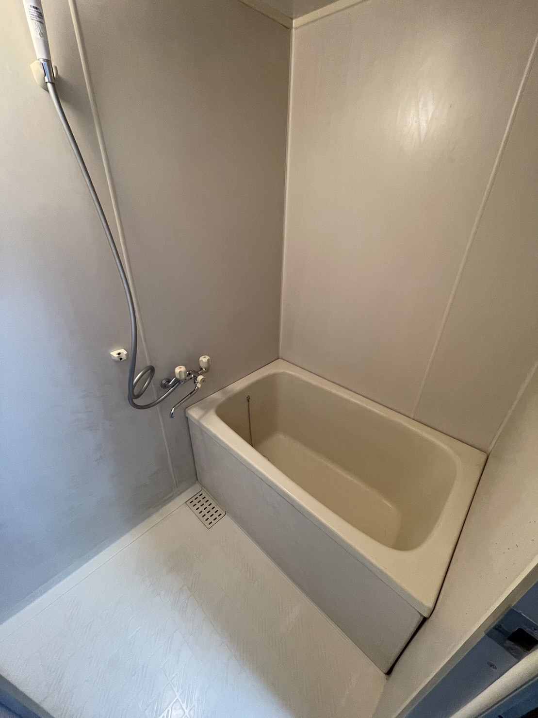 バス・シャワールーム　シャワーヘッド、ドアすりガラス新品交換