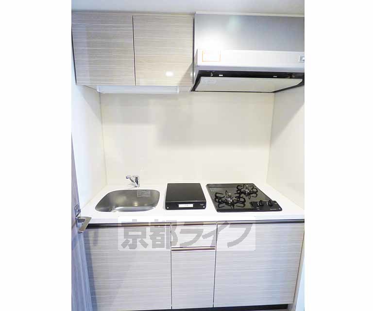 キッチン　２口コンロ付きで綺麗なキッチンです。