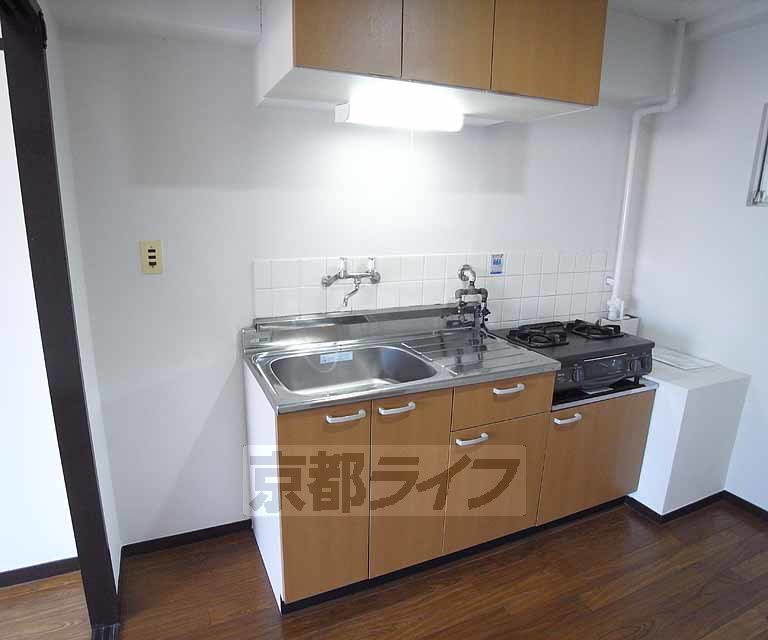 キッチン　キッチンはガスコンロで、とても広めです。