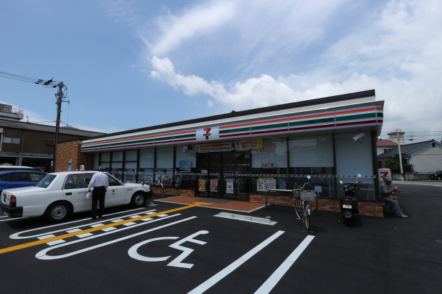コンビニ　セブンイレブン高知駅前町店（コンビニ）まで287m
