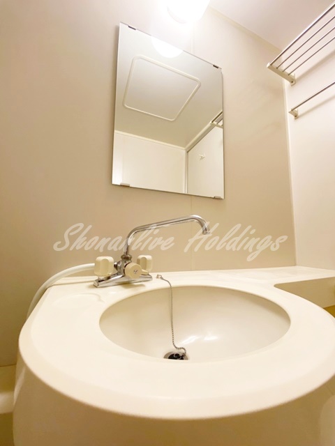 洗面設備　鏡付き洗面台♪