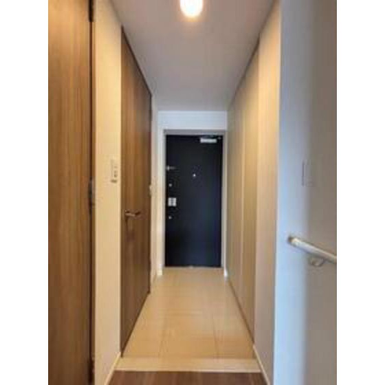 玄関　１０８号室の写真となります。