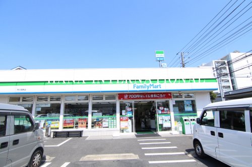 コンビニ　ファミリーマート ルーキー丸山四丁目店（コンビニ）まで1076m