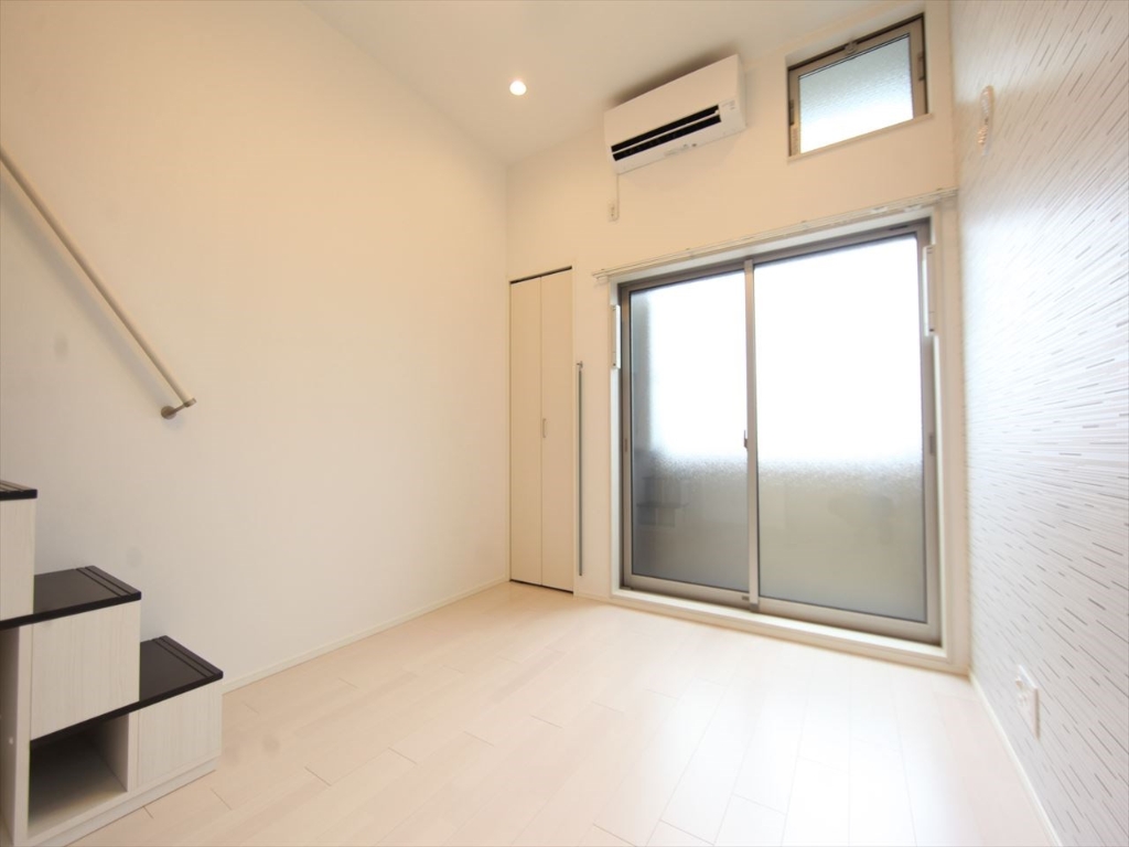 バルコニー　洋室6.5帖　上段ロフト6.3帖（収納にも使えます）同型写真