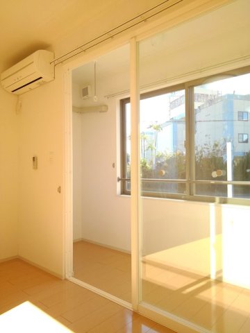 その他設備　サンルーム。雨の日や冬でも安心して洗濯物が干せます！