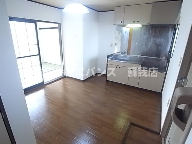 居室・リビング　こちらのリビングで趣味の時間をお楽しみください