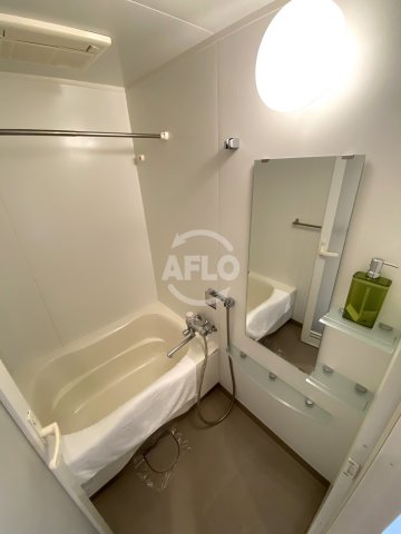 バス・シャワールーム　クロスレジデンス大阪新町 　清潔な浴室