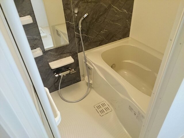 バス・シャワールーム　お風呂で日々の疲れを落としましょう