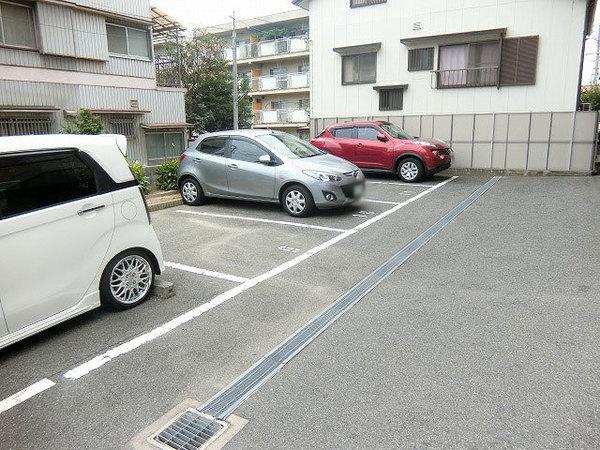 駐車場　敷地内駐車場！