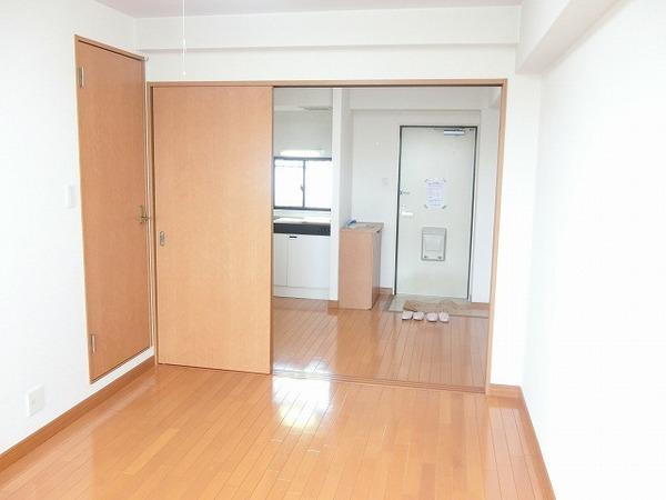 居室・リビング　広々とした洋室！