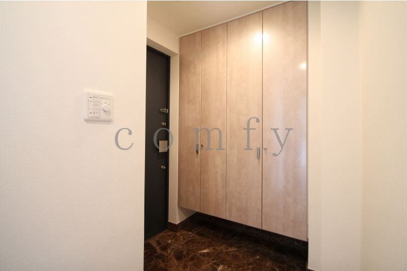 玄関　ダブルロックの玄関ドア