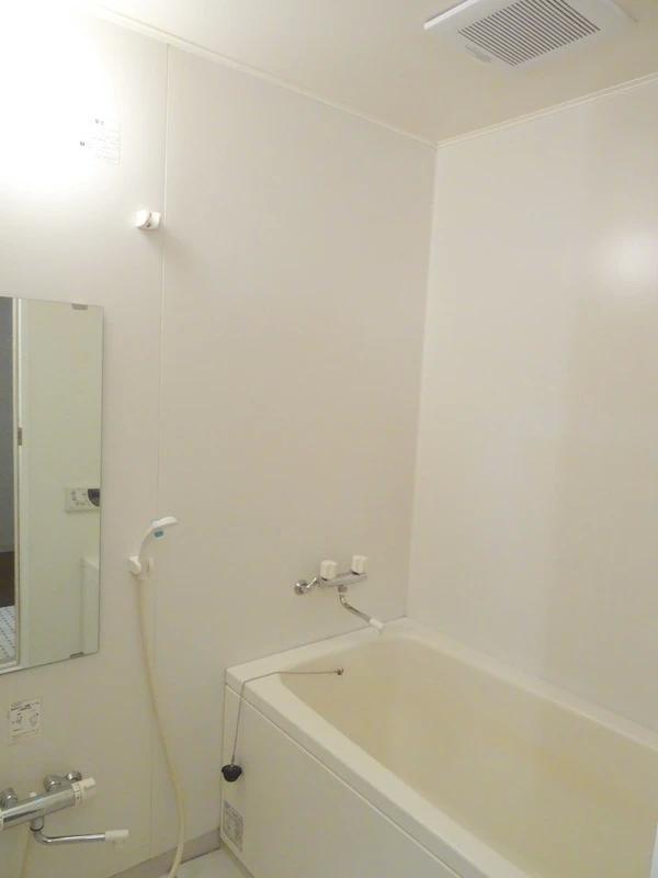 バス・シャワールーム　追い焚き機能付き！