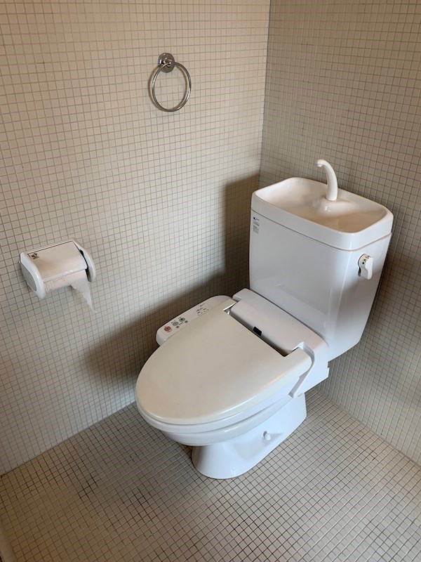 トイレ　反転タイプの写真です