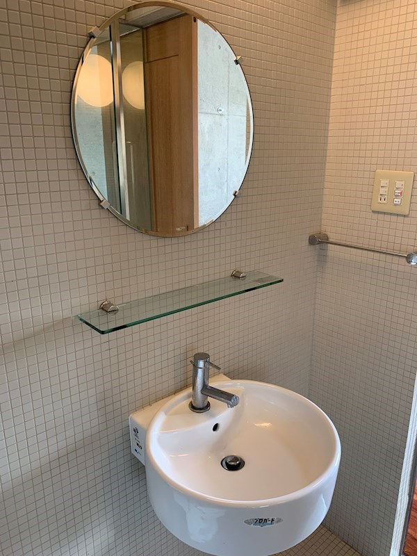 洗面設備　反転タイプの写真です