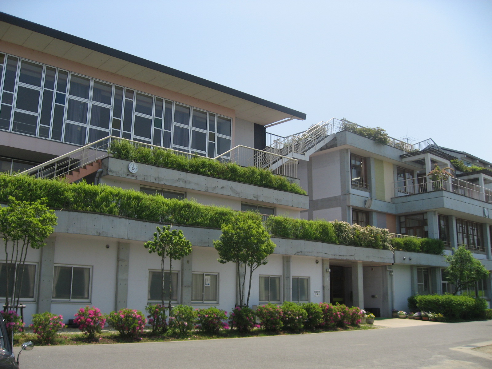 中学校　多治見市立多治見中学校（中学校）まで2014m