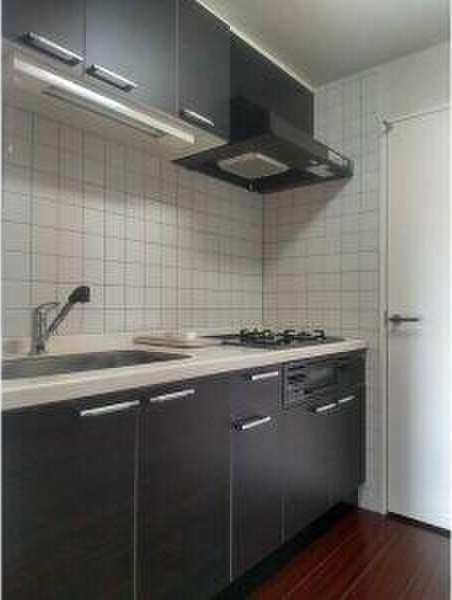 キッチン　※写真は同じマンションの違う部屋のものになります。
