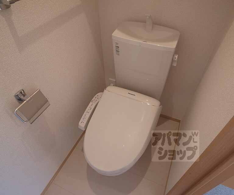トイレ　ウォシュレット機能搭載のきれいなトイレです・