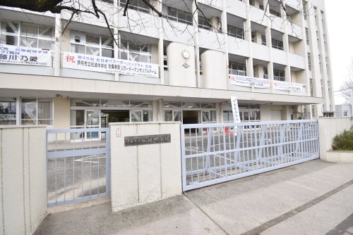 中学校　松崎中学校（中学校）まで222m