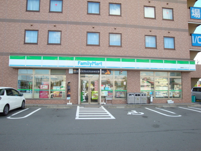 コンビニ　ファミリーマート御殿場インター店（コンビニ）まで607m