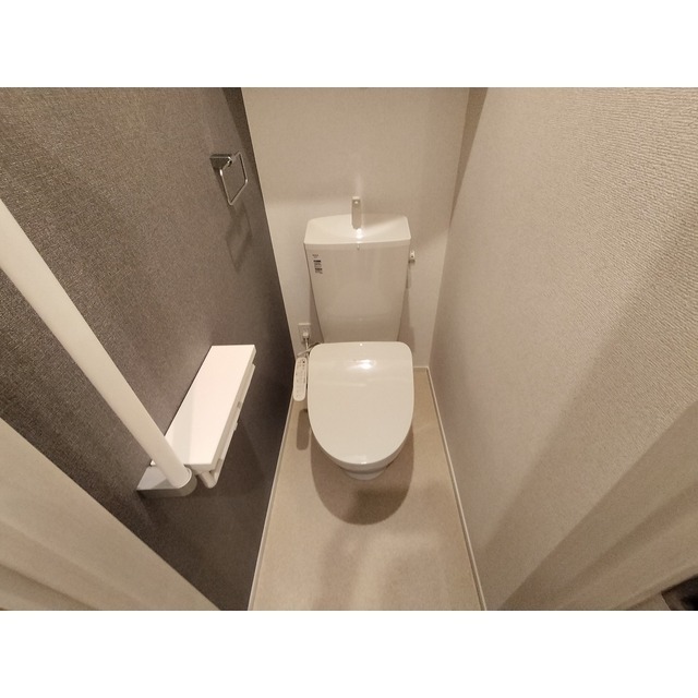 コンフォーティア茅野本町西 B棟のトイレ写真