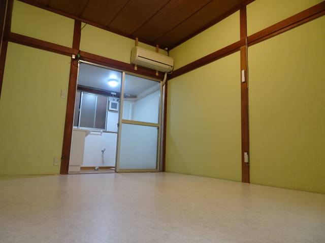 行者谷貸家の居間写真