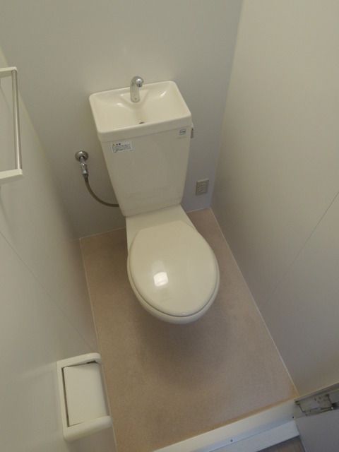 西武新宿線 東伏見駅 徒歩6分 2階建 築25年のトイレ写真