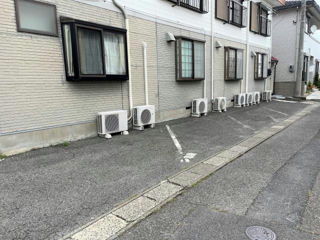 【郡山市大槻町のアパートの駐車場】