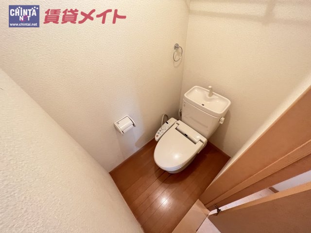 【津市川方町のマンションのトイレ】