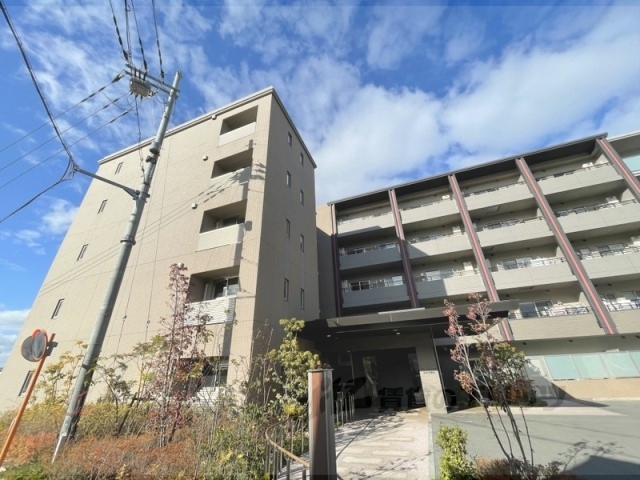 奈良市百楽園のマンションの建物外観