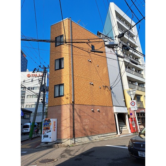 新潟市中央区東大通のマンションの建物外観