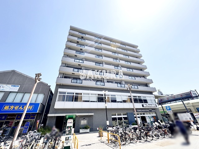 横浜市瀬谷区中央のマンションの建物外観