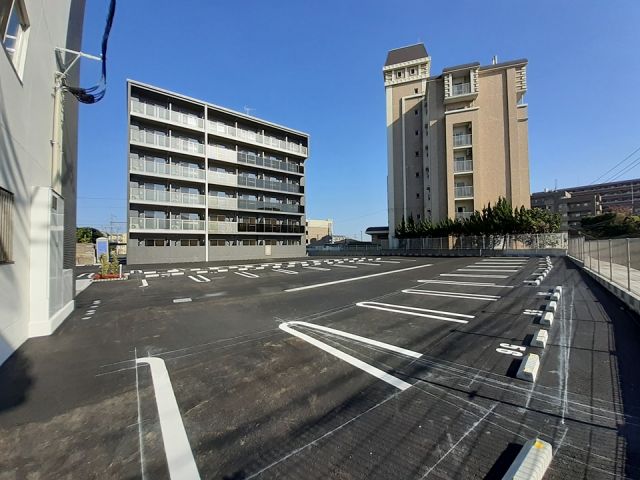 【北九州市八幡西区青山のマンションの駐車場】