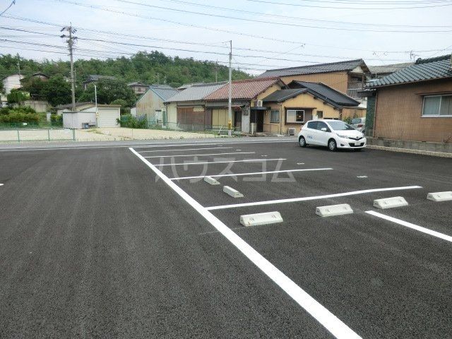 【瀬戸市小田妻町のアパートの駐車場】