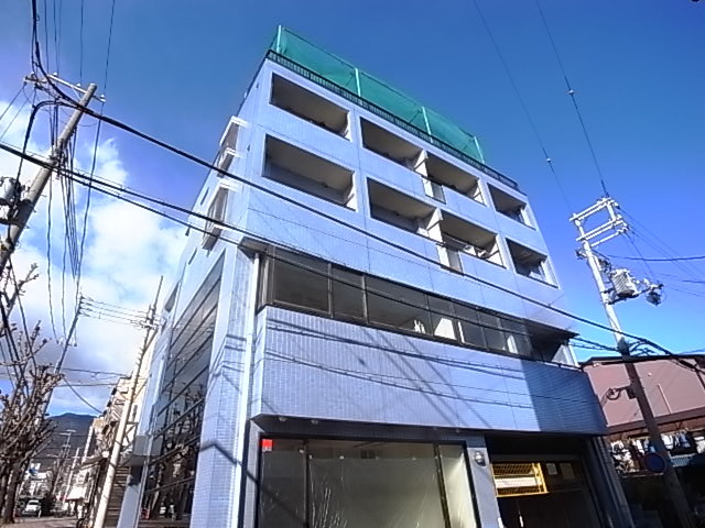 神戸市灘区鹿ノ下通のマンションの建物外観