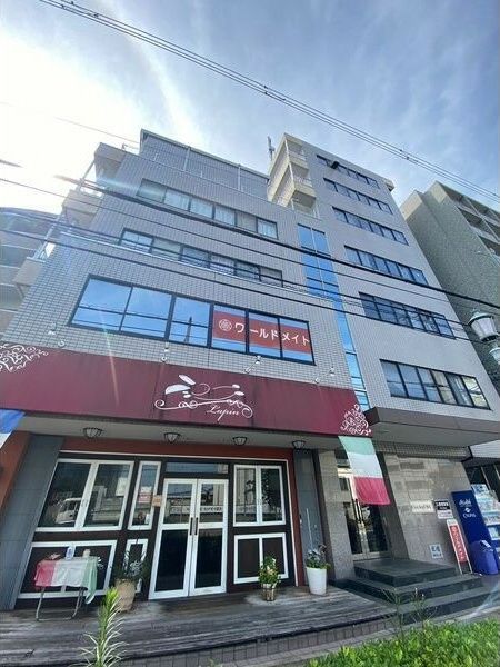 【吹田市穂波町のマンションの建物外観】