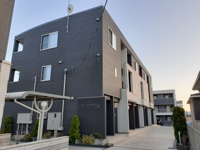 名張市希央台２番町のアパートの建物外観