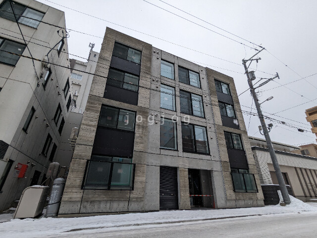 札幌市西区琴似一条のマンションの建物外観