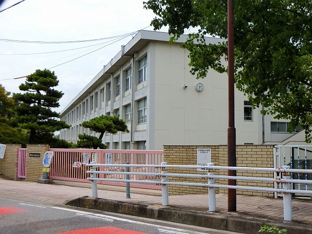 【豊田市千足町のアパートの小学校】