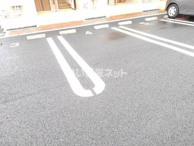 【アルカンシェルの駐車場】