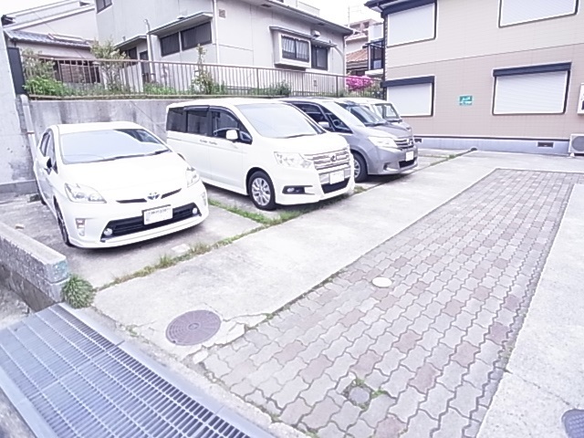 【神戸市東灘区魚崎西町のアパートの駐車場】